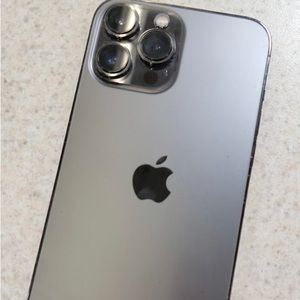 Graphite 13 pro max 128 GB, very good condition. Only had 4 months.